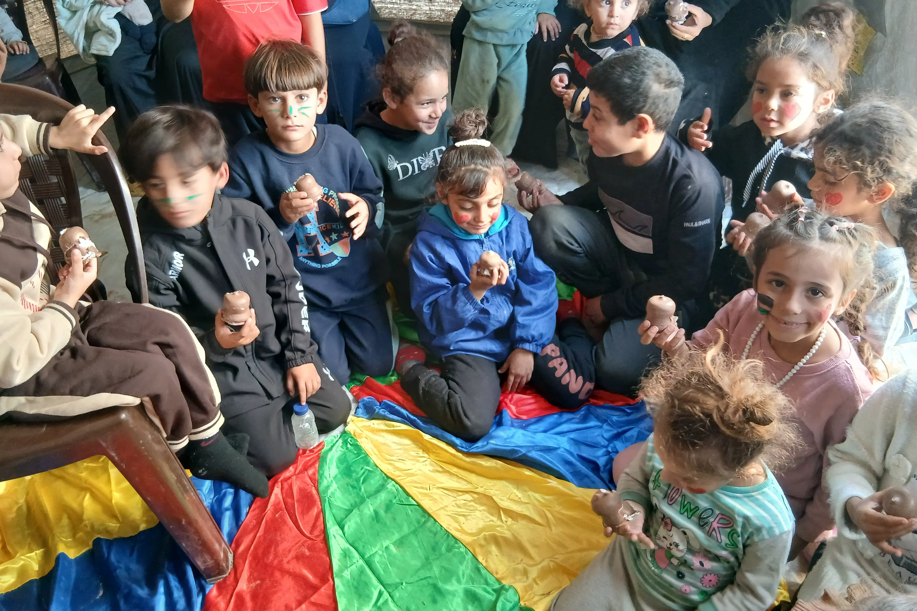 ابتسامة طفل… أمل جديد