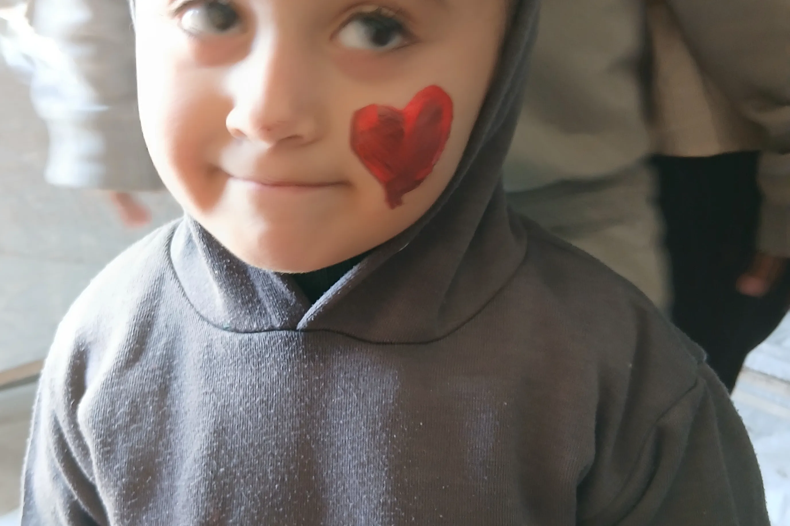 ابتسامة طفل… أمل جديد